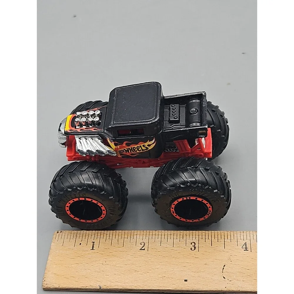 Hot Wheels Monster Jam Truck 1:64 Bone Shaker Diecast Flame Black Red